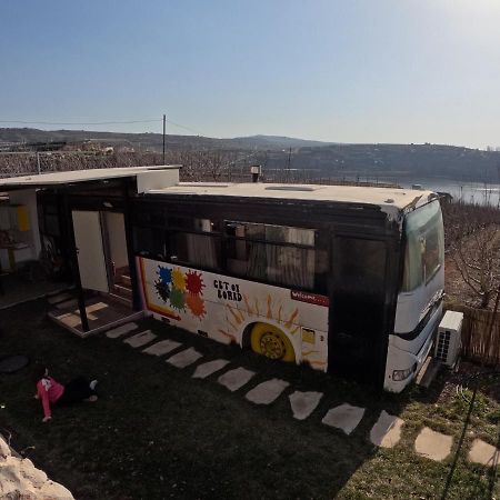 The Bus Apartment Майдал Шамс Екстериор снимка