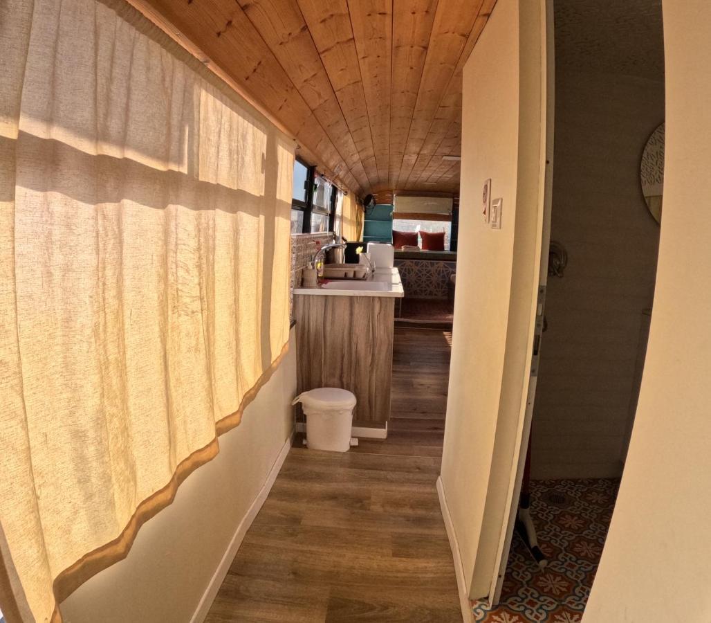 The Bus Apartment Майдал Шамс Екстериор снимка