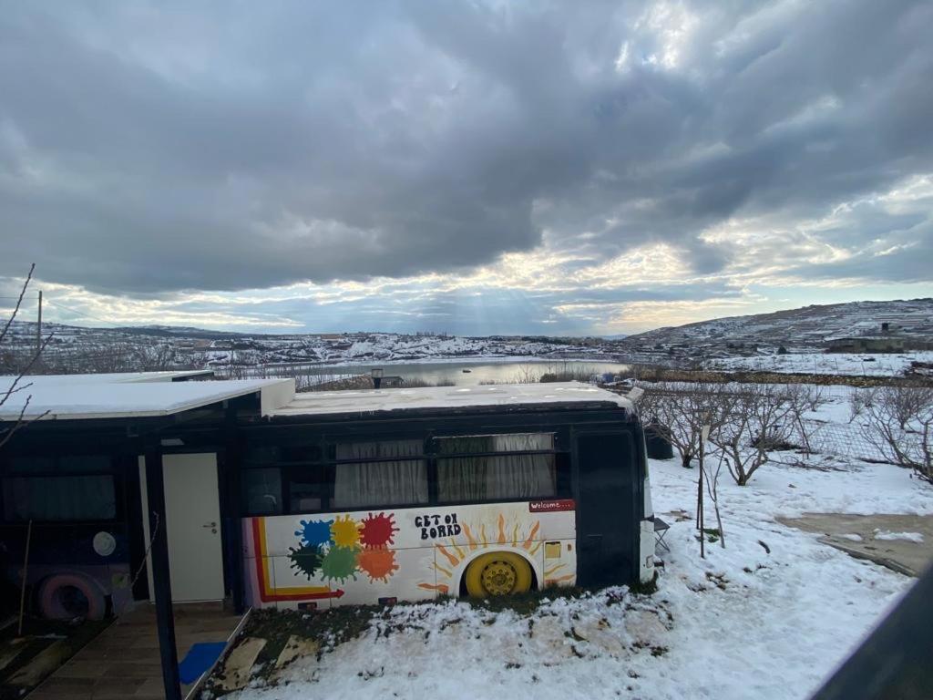 The Bus Apartment Майдал Шамс Екстериор снимка